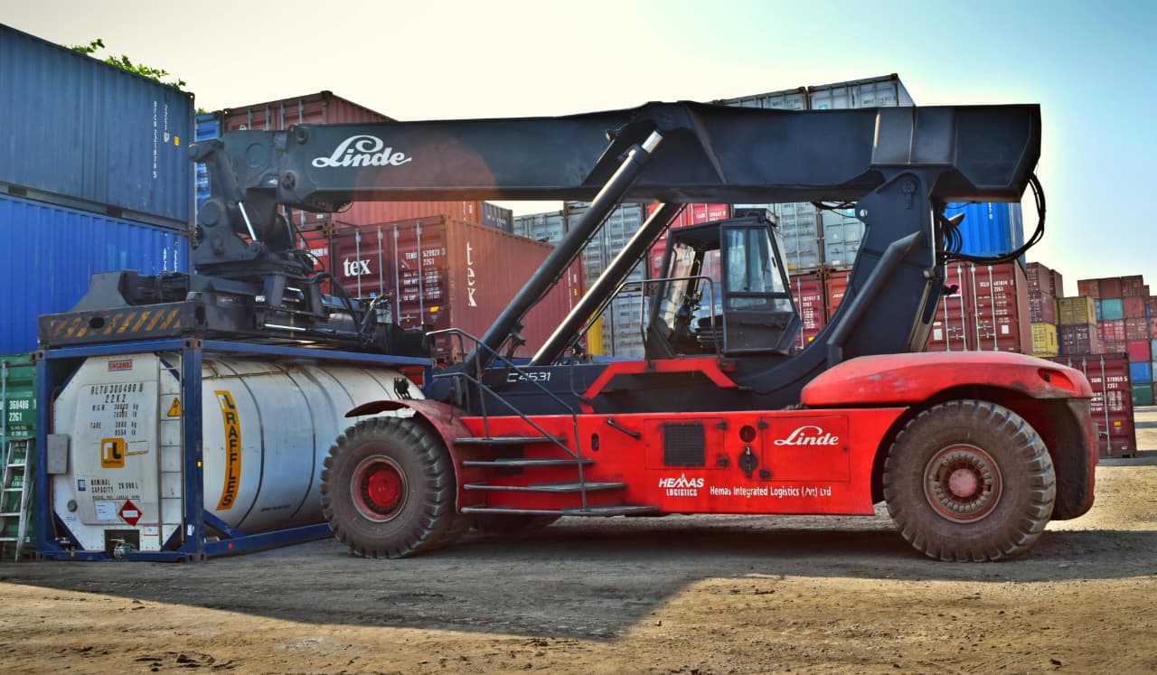 Industrial cargo export planning and freight coordination